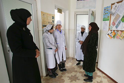 Медицинский персонал в Центре репродуктивного здоровья Рашта. ©ЮНФПА Таджикистан / Нозим Каландаров