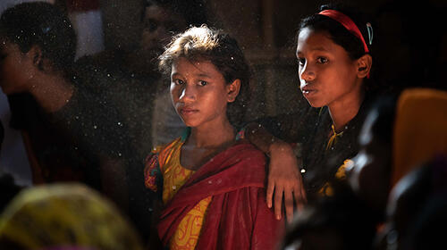 Le financement humanitaire continu du Canada va soutenir la réponse humanitaire de l’UNFPA aux besoins des femmes et des filles en matière de santé sexuelle et reproductive, - comme ces réfugiées Rohingya, de Cox's Bazar, au Bangladesh - et à les protéger lors de crises humanitaires. © UNFPA / Carly Learson