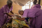 Un an après la fin d&#039;Ebola, les sages-femmes contribuent à la réparation du système de santé en Sierra Leone