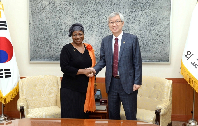 Republic of Korea commits $1 million to UNFPA's humanitarian action thematic fund