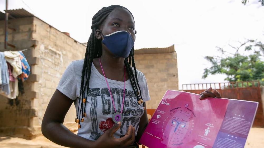 Mozambique y Angola ayudan a las niñas a manejar la salud y la higiene menstruales en las crisis y más allá de estas 