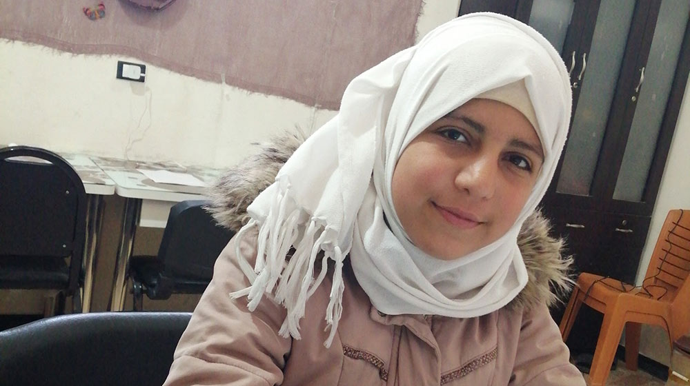 Au milieu des conflits, des populations déplacées et de la pandémie, une jeune Syrienne voit l’avenir… dans les robots