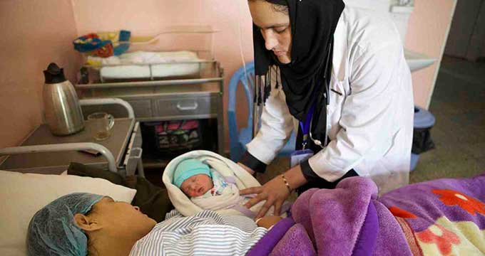 Las matronas contribuyen a la disminución de la elevada tasa de mortalidad materna del Afganistán