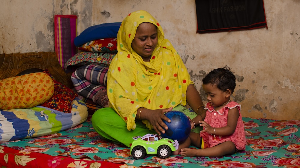 كيف يساعد صندوق الأمم المتحدة للسكان الأمهات في جميع أنحاء العالم على التمتع بحقهن في صحة جيدة وحمل آمن
