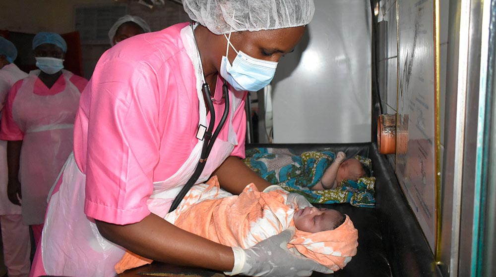 Amid pandemic and unrest, midwives undeterred in saving lives in Conakry