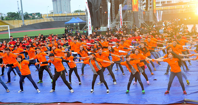Flash mobs converge on Viet Nam, call for access to sexual and reproductive health