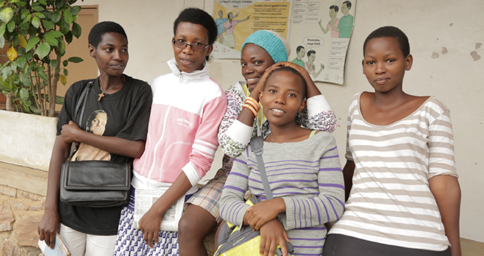 En Burundi, la educación sobre salud sexual ayuda a las jóvenes a proteger su futuro