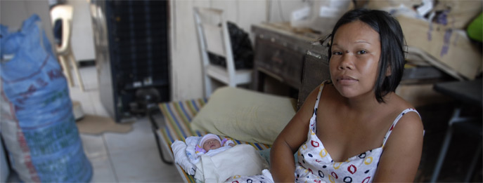 In Typhoon’s Terrible Wake, Women Continue to Give Birth Bravely
