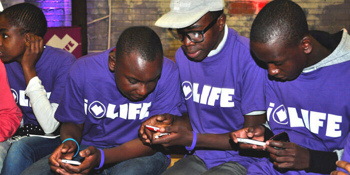 Going mobile: Using phones to connect young people to clinics