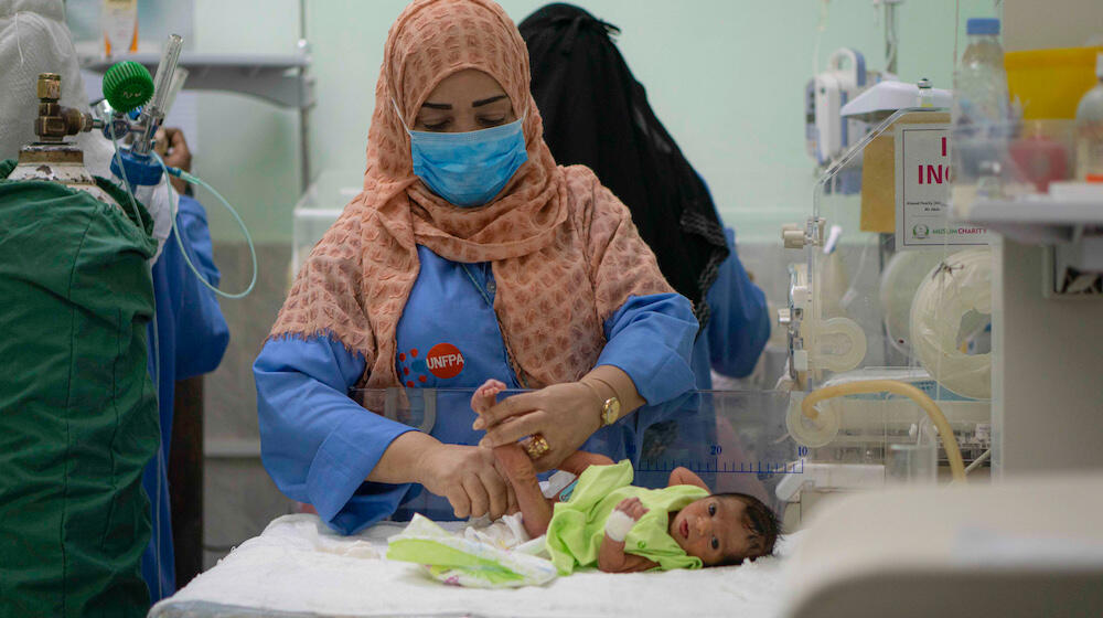 Después de ocho años de conflicto y a pesar de una frágil tregua, el parto sigue siendo una cuestión de vida o muerte en Yemen
