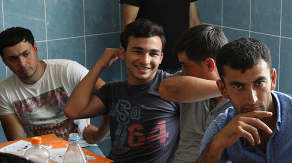 Los hombres se alzan contra la violencia de género en Azerbaiyán