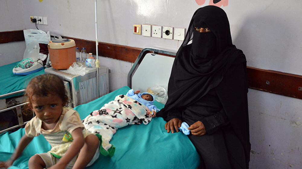 A post-partum mother with her newborn at the Al Thawra Hospital ward. © UNFPA Yemen