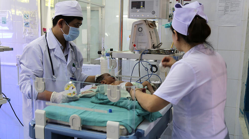Front-line health workers are particularly at risk of being exposed to the virus. © UNFPA Viet Nam