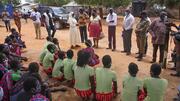 En Ouganda, des filles rapportent avoir été attirées de l’autre côté de la frontière pour y subir des mutilations génitales