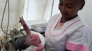 Ciclones y nacimientos seguros, las parteras siguen presentes y activas en Madagascar