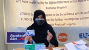 Las parteras garantizan la vital atención de salud reproductiva de las mujeres que regresan a Afganistán